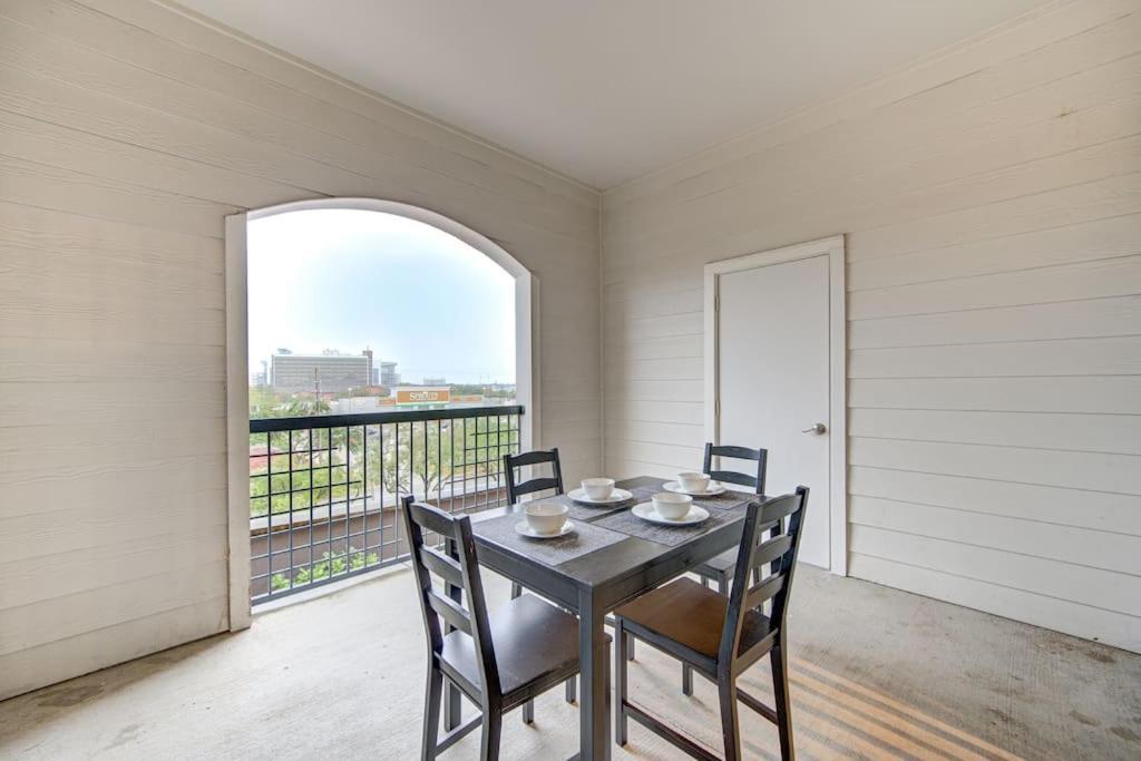 Apartamento Chic 1Br Near Nrg With Pool Wifi Freeparking Houston Exterior foto