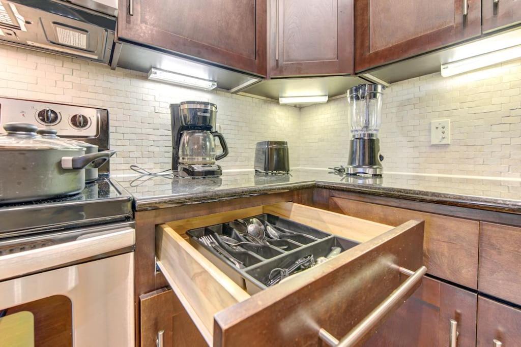 Apartamento Chic 1Br Near Nrg With Pool Wifi Freeparking Houston Exterior foto