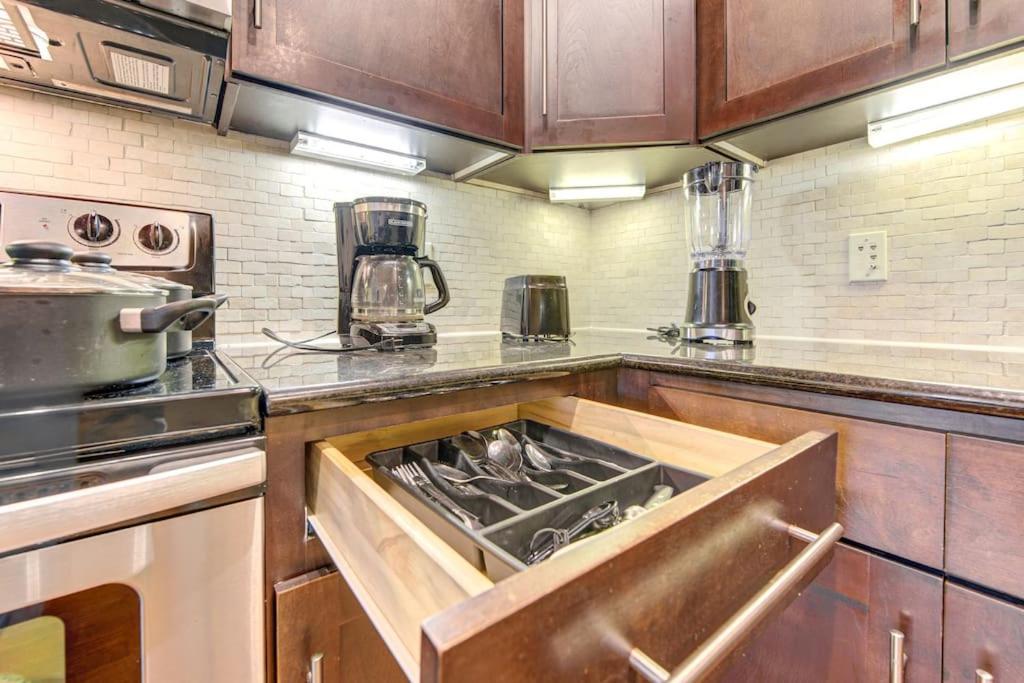 Apartamento Chic 1Br Near Nrg With Pool Wifi Freeparking Houston Exterior foto